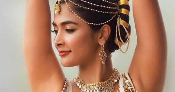 CELEBRITY PICS: Pooja Hegde Hot Navel in elluvachi godaramma