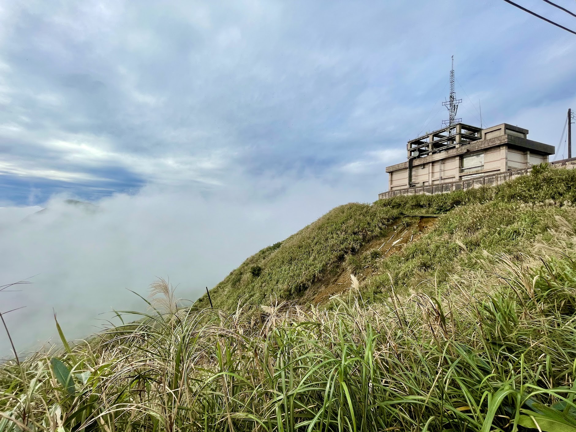 草山戰備道終點的廢棄雷達站