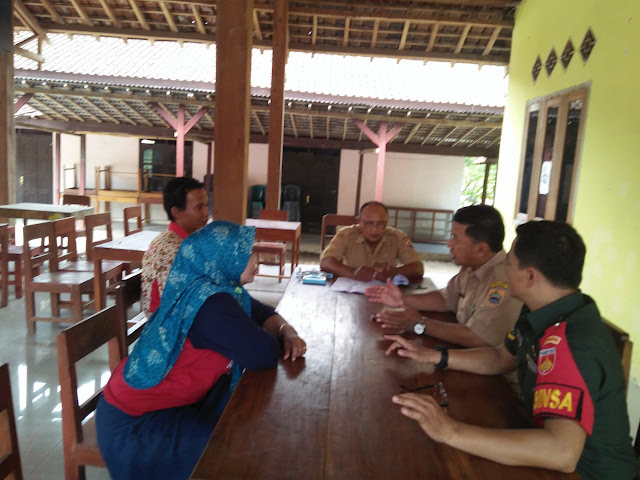 Komunikasi Sosial Babinsa Cemeng Bersama Pj Kepala Desa
