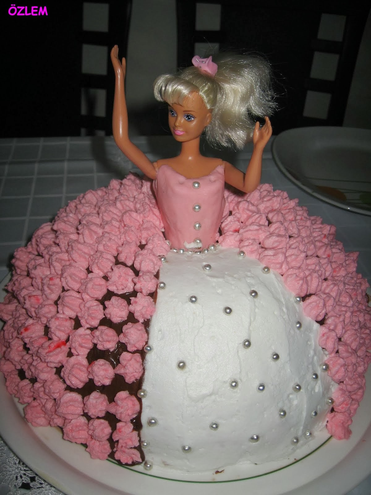 Ozlemhan Butik Pasta ve Kurabiye Barbie Pasta