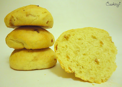  Pan de parmesano y aceite de oliva. 