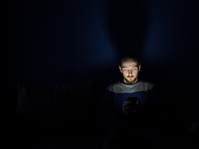 Cell Phone Blue Light May Be Permanently Damaging Your Eyes