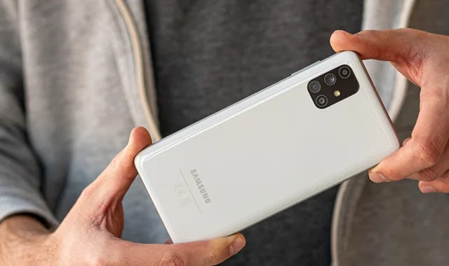 Galaxy M51 Le Samsung Galaxy M51 est prêt pour l'examen.