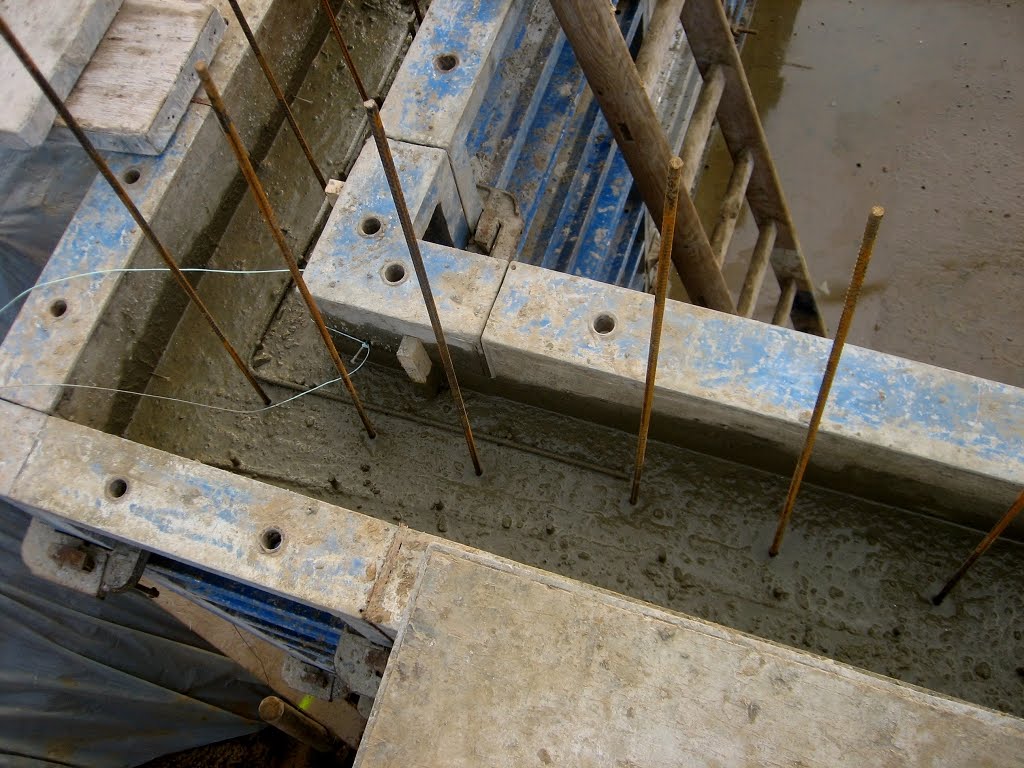 Steinzeithaus: Die Kellerwände...