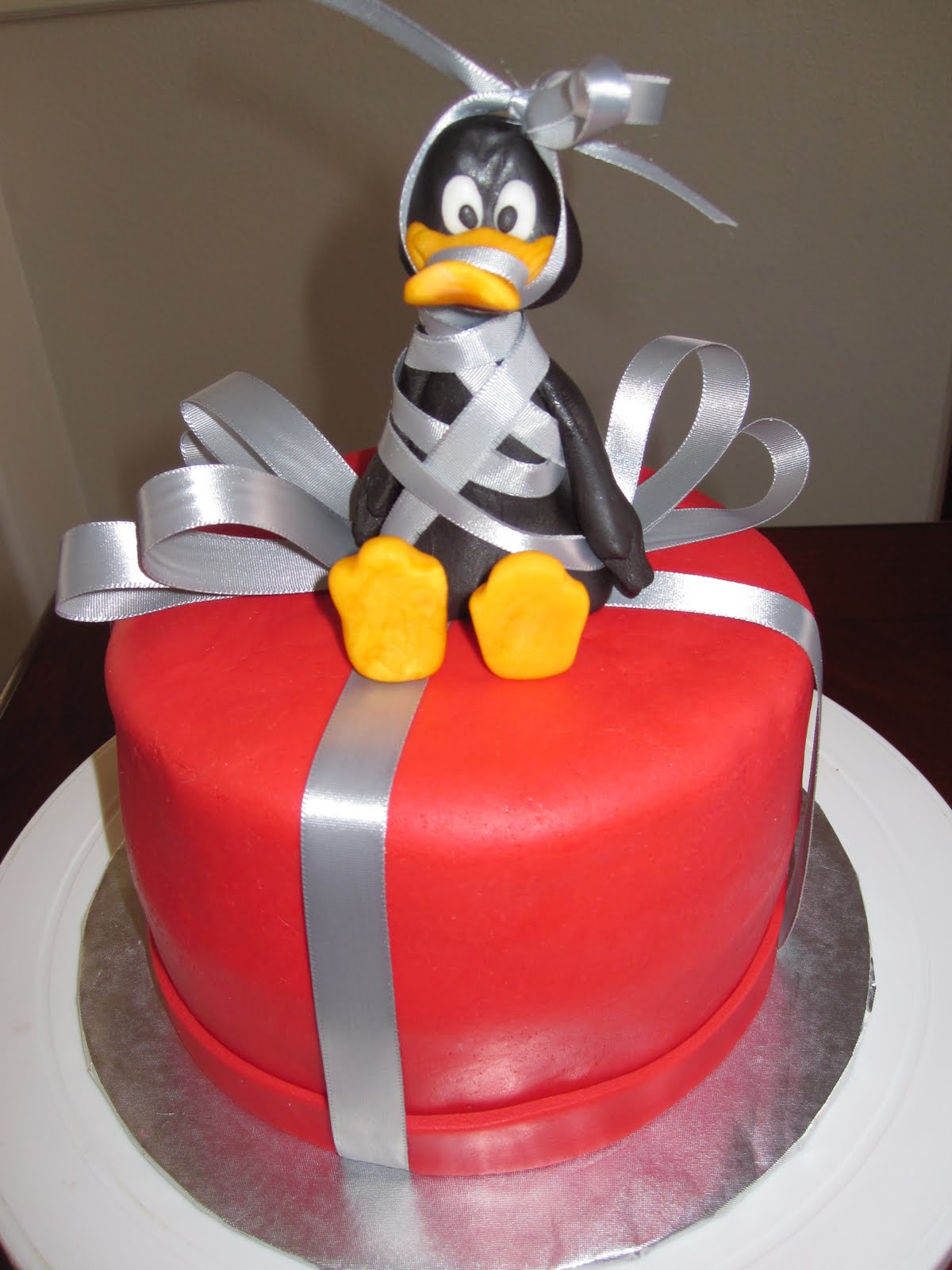 [Image: Daffy%2BDuck%2BCake.JPG]