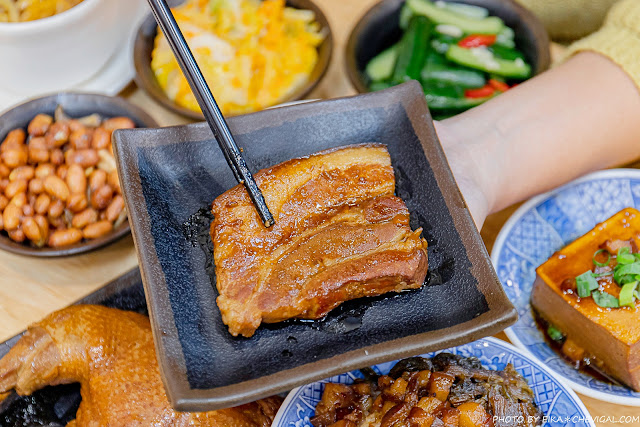 林記飯館，古早南部口味平價小吃，滷肉飯肥肉瘦肉任你挑！還有熟客必點蜜汁小魚乾花生