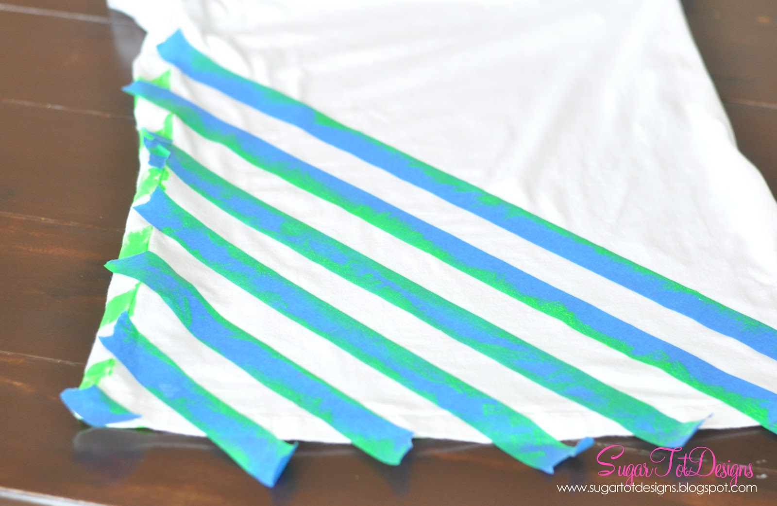 sugartotdesigns: DIY Neon Striped Shirt