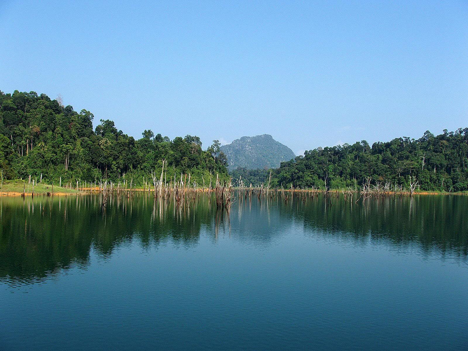 Река буды. Малайзия Кенир. Озеро Кенир. Малайзия озера. Реки и озёра Малайзии.