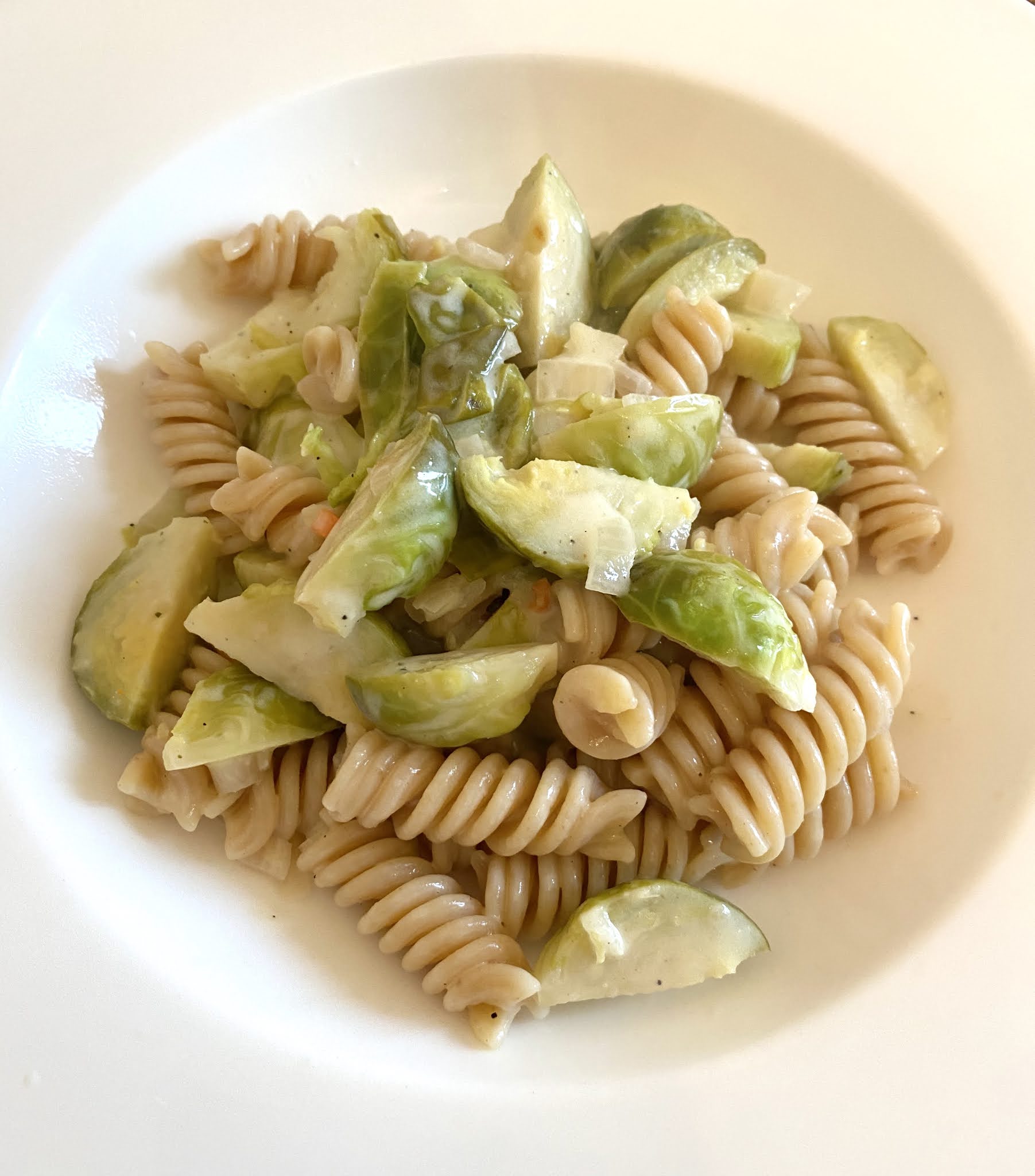 CUISINER BIEN : Pasta mit cremiger Rosenkohl-Zitronen-Sauce