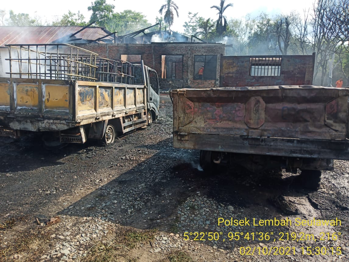 Diduga Konslet Genset, 1 Rumah dan 3 Mobil Ludes Terbakar di Aceh Besar Diduga Konslet Genset, 1 Rumah dan 3 Mobil Ludes Terbakar di Aceh Besar