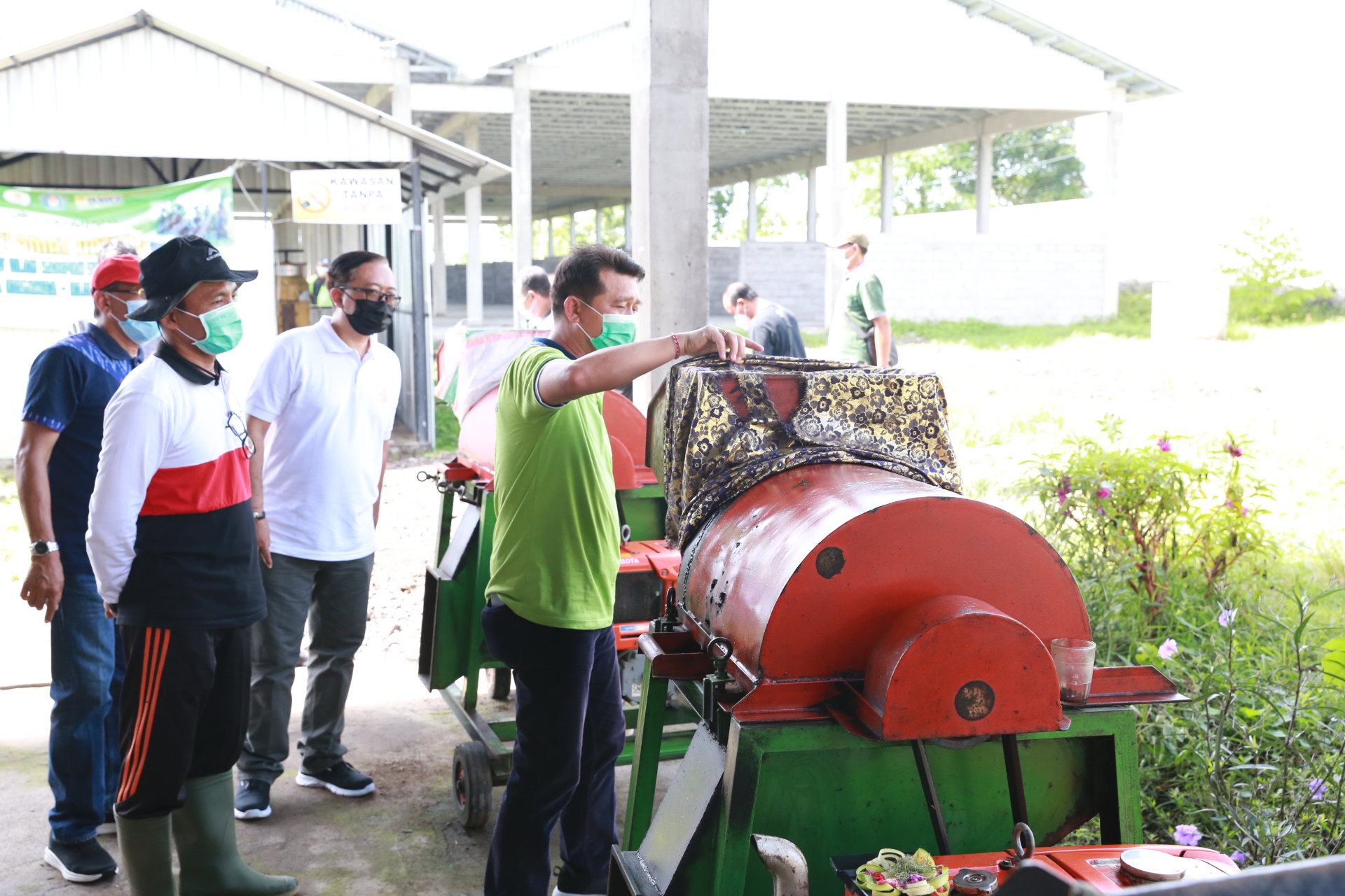 Bupati Suwirta Minta Penanganan Sampah di TOSS Center Dioptimalkan