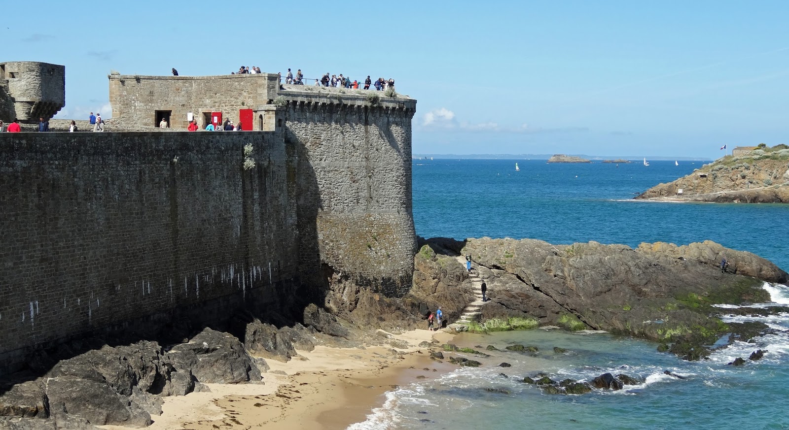 Paula seglar till franska Atlantkusten 2015 Cherbourg Jersey St