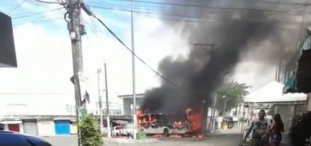 Dois ônibus são incendiados no Subúrbio Ferroviário de Salvador