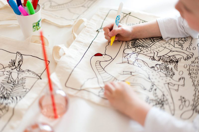 pintar-bolsa-cumple-dinosaurios