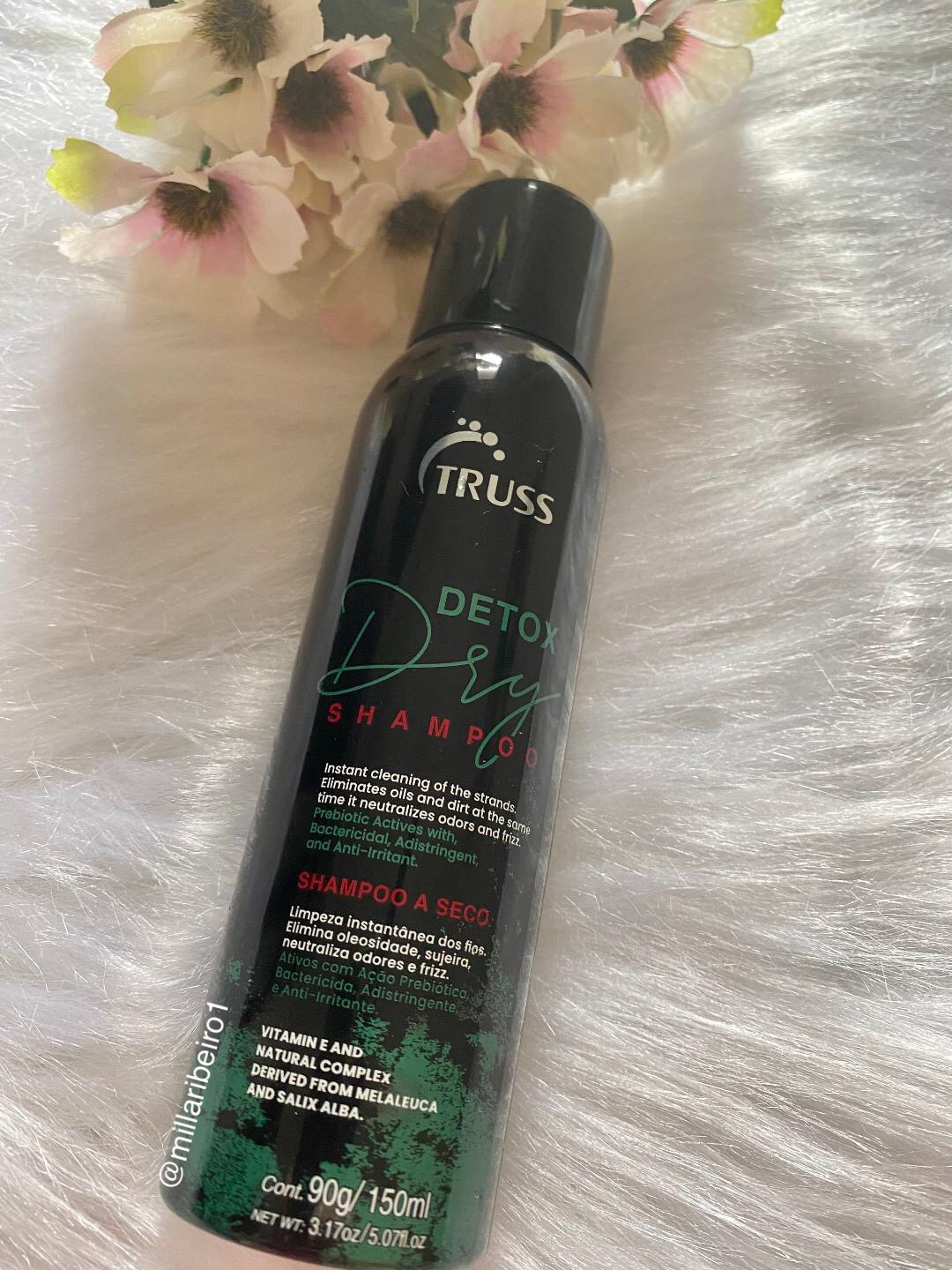 Shampoo a seco Truss Detox Dry Shampoo.