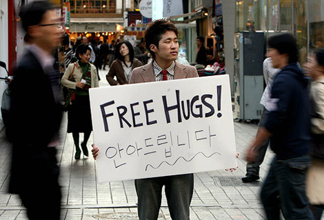 free+hugs+6.jpg