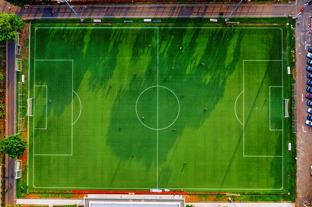 Hoe oefen je voetbal zonder moe te worden of halverwege het spel te stoppen? Hoe oefen je voetbal zonder moe te worden of halverwege het spel te stoppen?