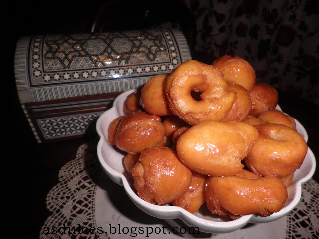  Rosquitas fritas con miel 