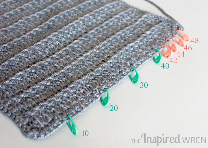 Use stitch markers to count crochet rows: one color for even rows, a second color for sets of ten | The Inspired Wren