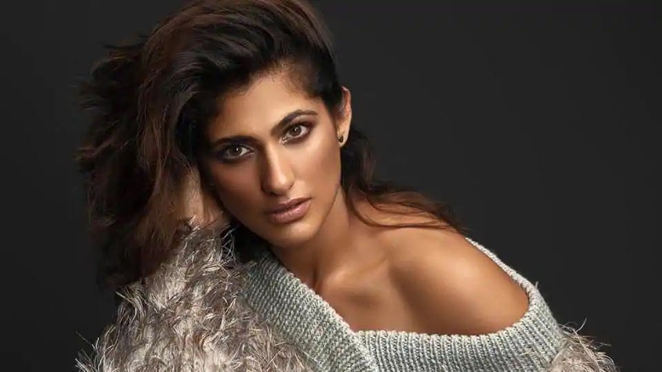Kubbra Sait Wiki, Affairs, Today Omg News, Updates, Hd Images Phone Number