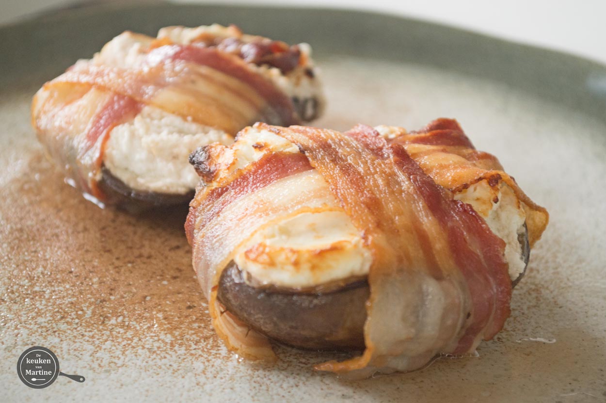 Portobello's met geitenkaas en ontbijtspek