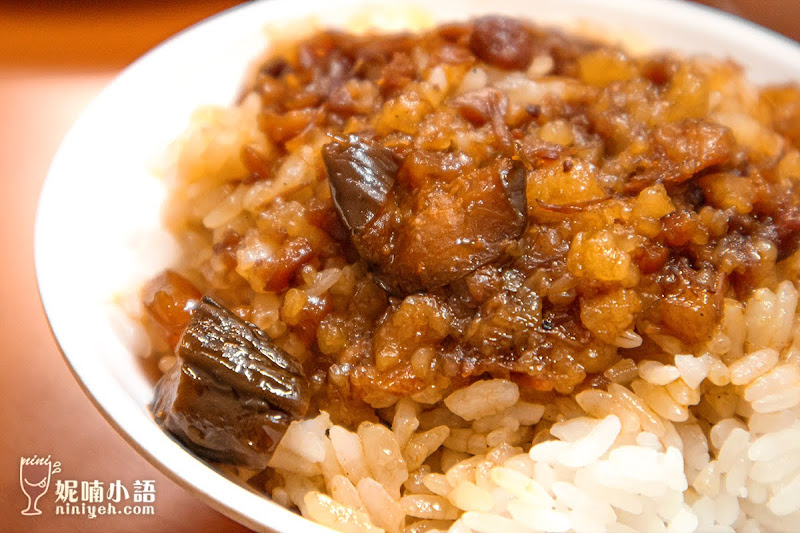 【晴光商圈美食】黃記魯肉飯。市場扛霸子排隊小吃 【晴光商圈美食】黃記魯肉飯。市場扛霸子排隊小吃