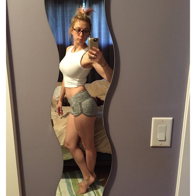 Iliza Shlesinger Legs.