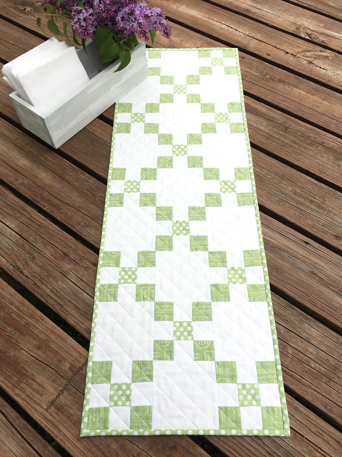 Fresh Dew Drops Simple Irish chain table runner