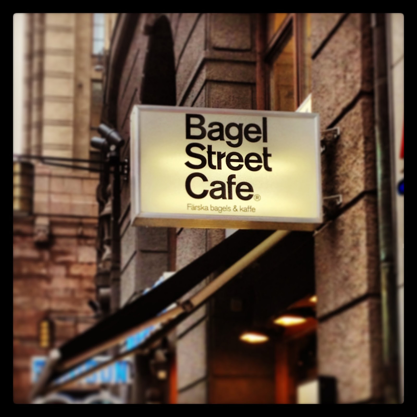 annina-in-tallinna-bagel-street-cafe-ja-cupcakes-sthlm