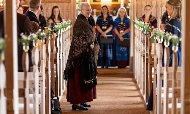 Queen visited the spinning mill Snældan, which is the only spinning mill in the Faroe Islands