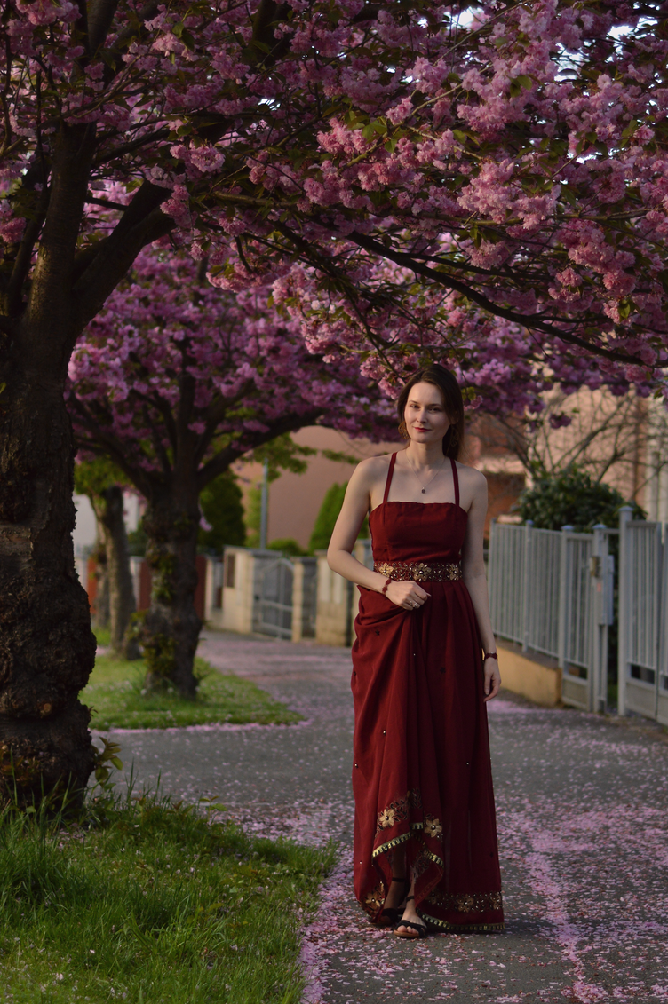 dark red handmade dress, sewing blogger, maxi summer dress,  georgiana quaint, český módní blog, šijeme šaty