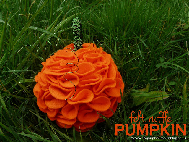 ~Felt Ruffle Pumpkin {Crafty October} at The Purple Pumpkin Blog~