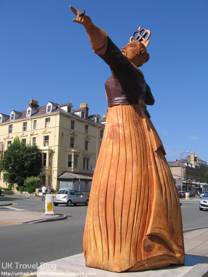 Llandudno - North and West Shore, Promenade and Pier - The Globe Trotter