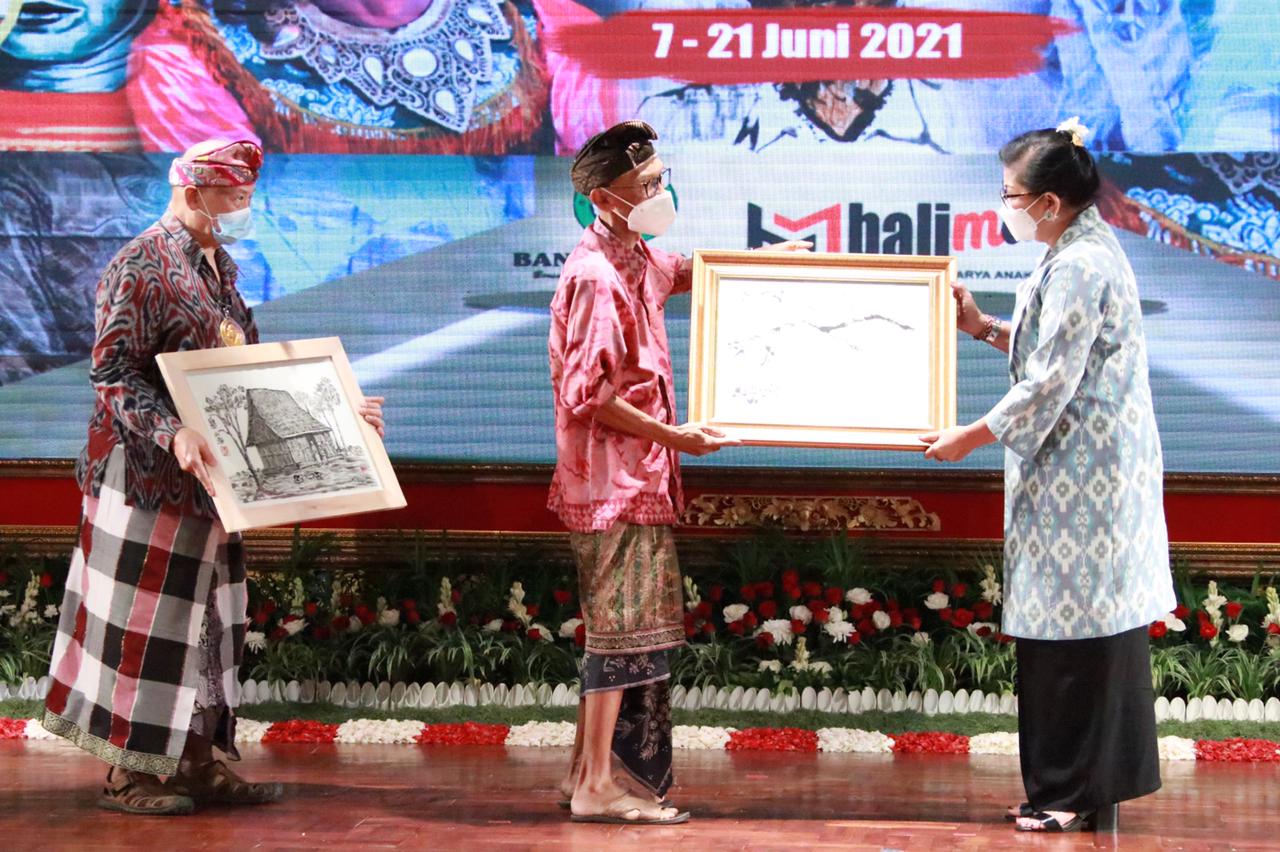 Dekranasda Bali Fasilitasi 53 Perupa Berpameran Seni Rupa secara Online