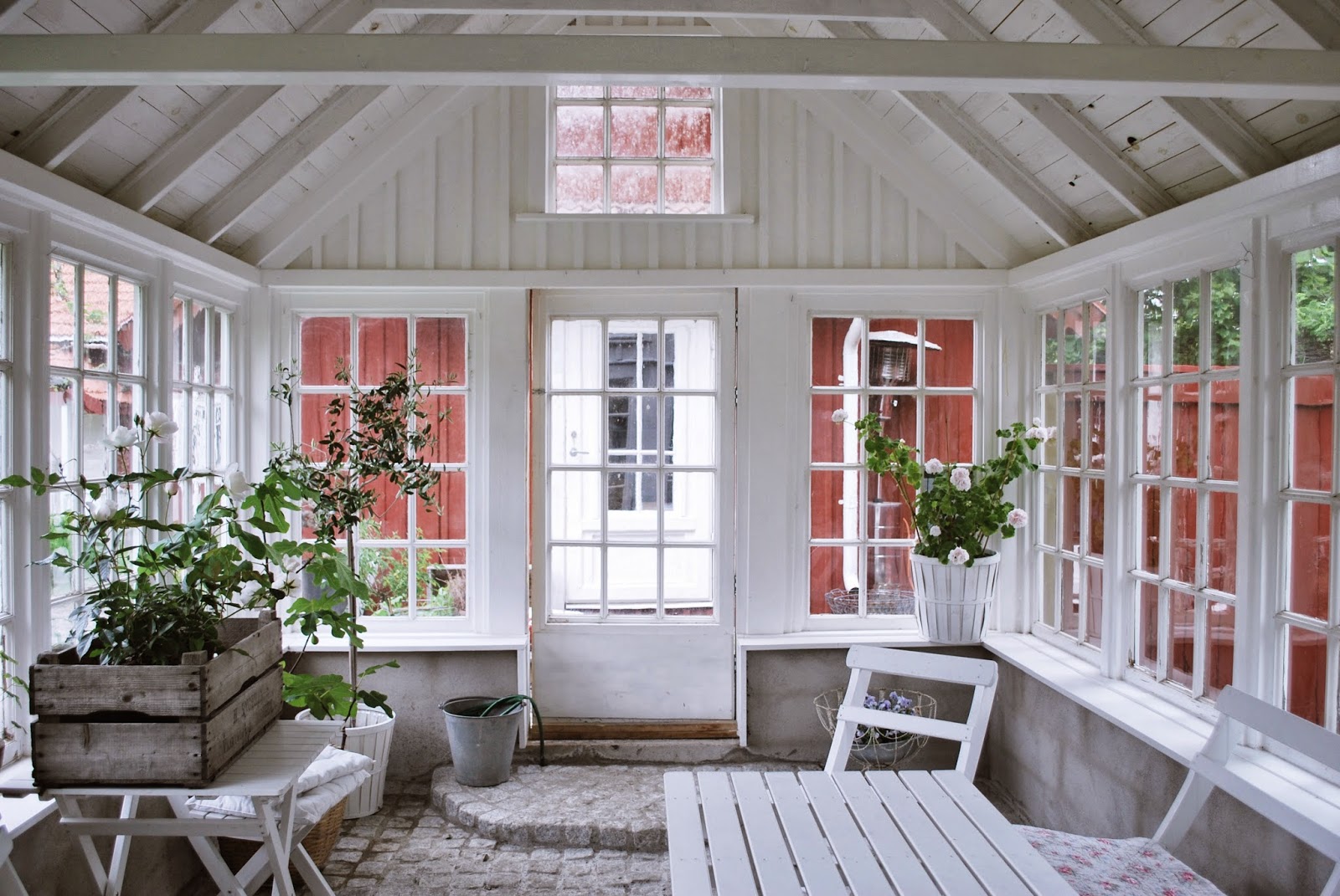 Детский день рождения в саду...