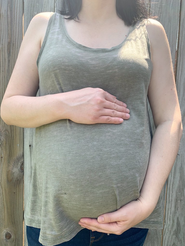 Eight Month Bumpdate // {Baby #4} on Work it Mommy blog