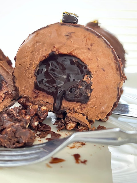 Gourmandise au chocolat Manjari et gel coulant de cacao