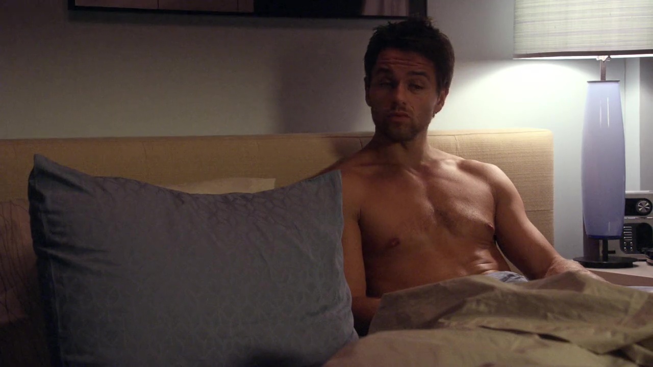 Julian Ovenden shirtless in Cashmere Mafia 1-01 "Pilot" .