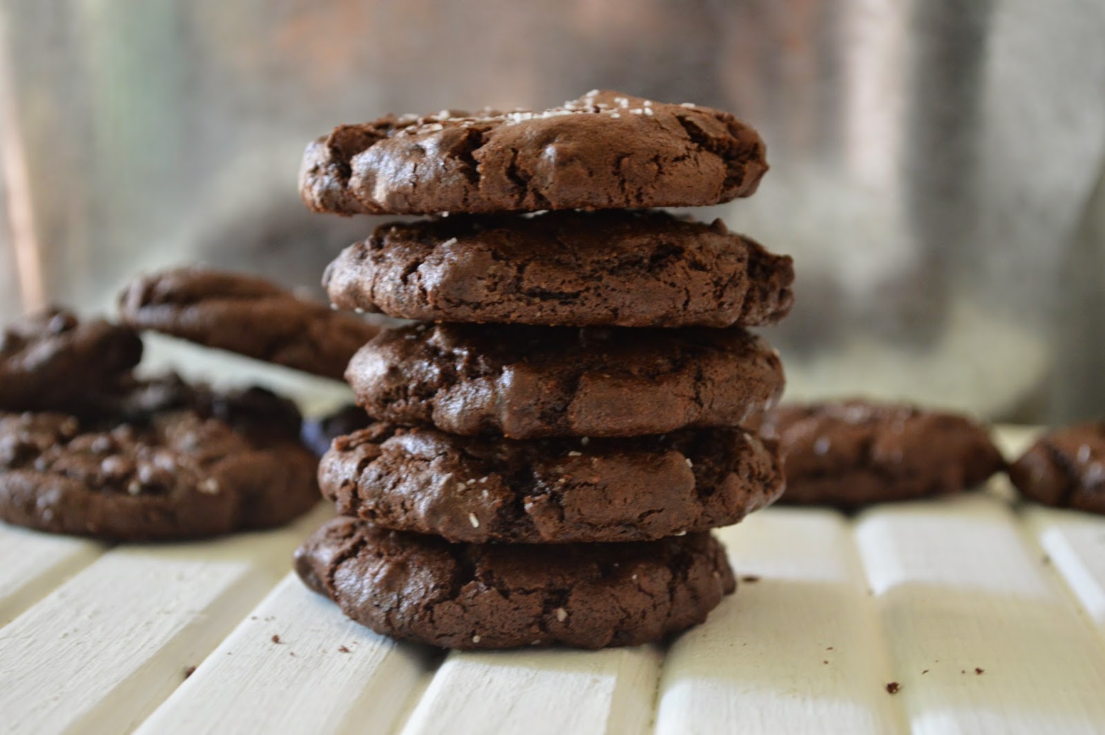 Печенье без шоколада. Брауни шоколадное печенье Baker. Кукис шоколадный. Кукис печенье шоколадное. Шоколадно ореховое печенье.