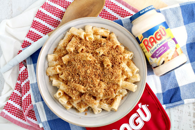 If you are looking for the perfect crowd-pleasing side dish for you Thanksgiving dinner table, then look no further than this recipe for Real Deal 3-Minute Mac from my friends at RAGÚ®.