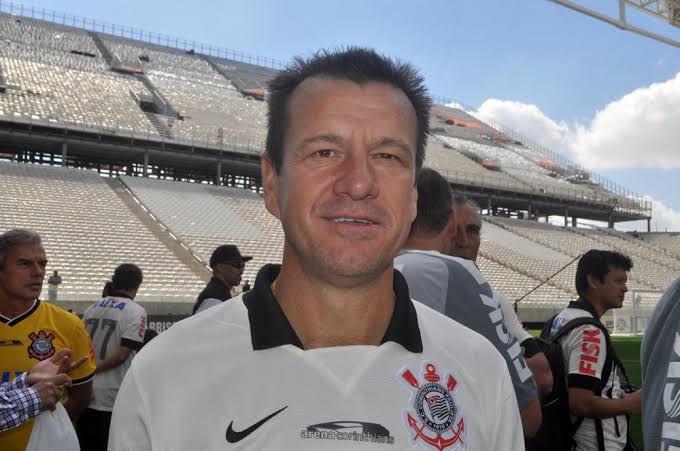 Dunga ganha força no Corinthians, mas Coelho corre por fora