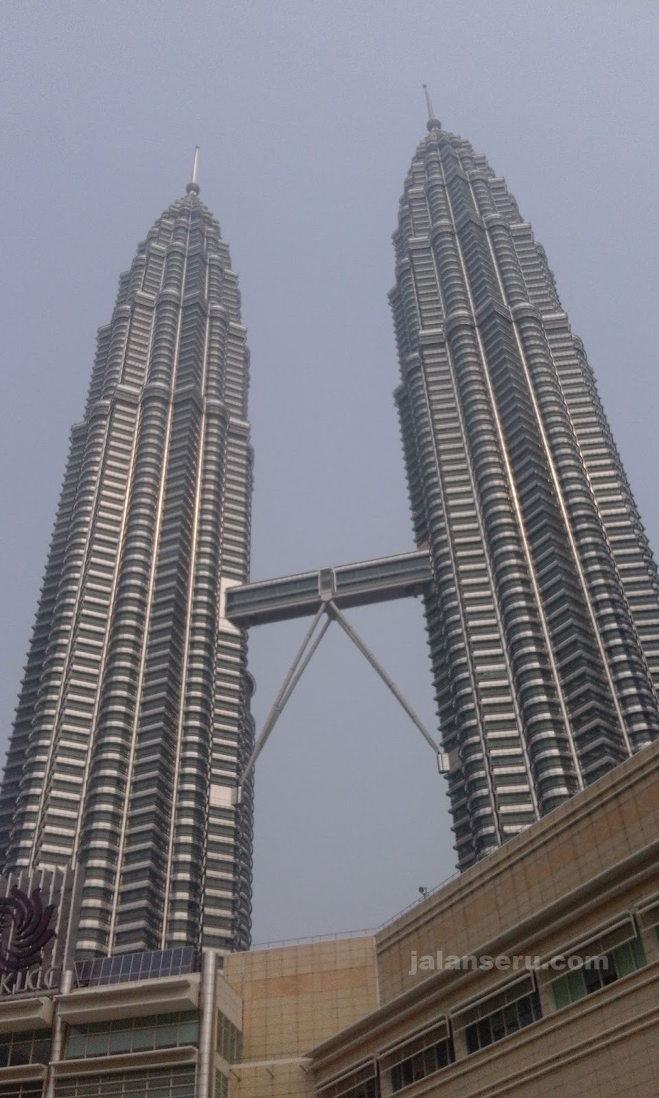 Tempat Wisata Di Malaysia Menara Kembar Petronas Jalan