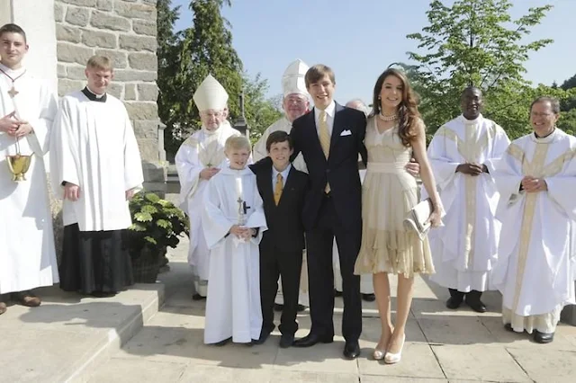 Grand Duke Henri and Grand Duchess Maria Teresa, Prince Guillaume and Countess Stephanie, Prince Félix, Princess Amalia, Prince Louis and Princess Tessy, Princess Sibilla, Prince Leopold, Princess Charlotte and Prince Jean Andre, Archduke Imre Emanuel Simeon Jean Carl Marcus d'Aviano and Kathleen Elizabeth Walker, Claire Lademacher