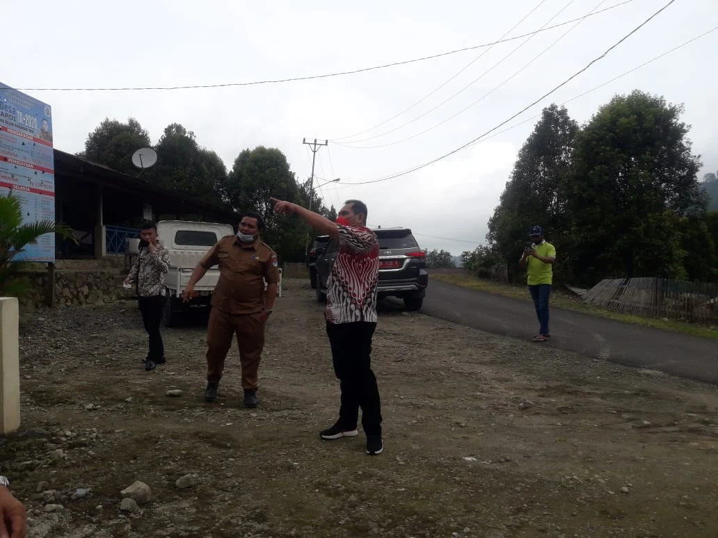 Pjs Bupati Boltim Christiano Talumepa Cek Lokasi Pembangunan Jalan Provinsi di Mooat