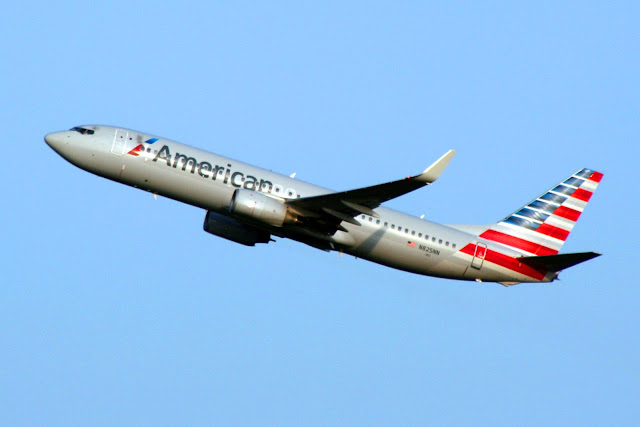 American Airlines Boeing 737 departs Sea-Tac Airport, SEA, NYSE:BA, Seattle