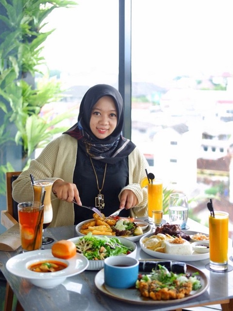 enjoy-lunch-at-vanilla-sky-lounge-grand-aston-hotel-yogyakarta