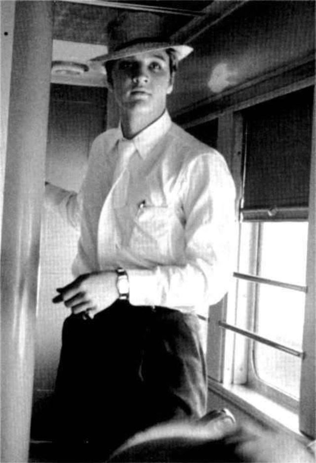 30 Candid and Intimate Photographs of Elvis Presley on the 27Hour