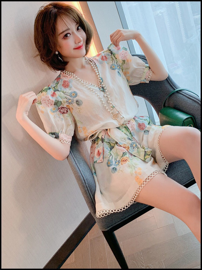 Jumsuit họa tiết hoa cột eo