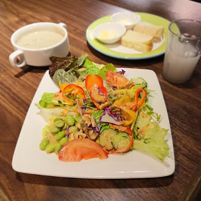 【台北牛排自助吧】橫濱牛排 Yokohama Steakhouse 食記，涮乃葉同集團的排餐，咖哩飯吃到飽！　沙拉及麵包