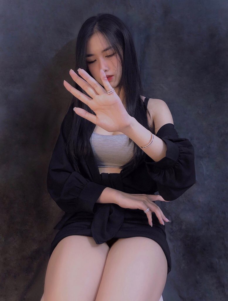 Bỏng mắt với thân hình sexy, quyến rũ của cô nàng 9x KieuTrinhMinn (P1)